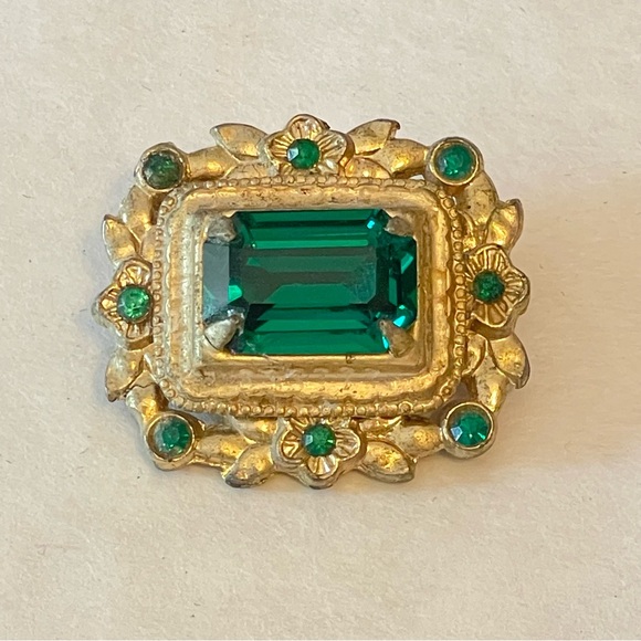 Vintage 1950s Coro Green Rhinestone Brooch Gold Tone Statement Victorian Style - Picture 4 of 11